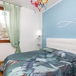 Into The Blu Apartment With Private Parking!
